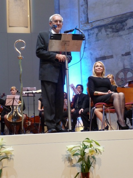 Martin Bútora při projevu v Pražské křižovatce